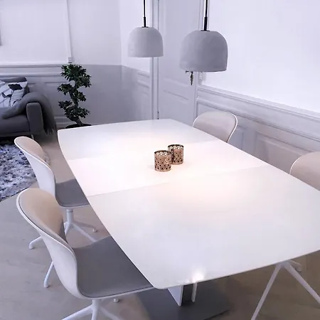 Modern Living In Historical Building 公寓 *